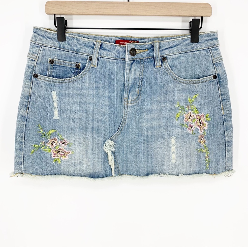 Twentyone Floral Embroidered Beaded Frayed Skirt